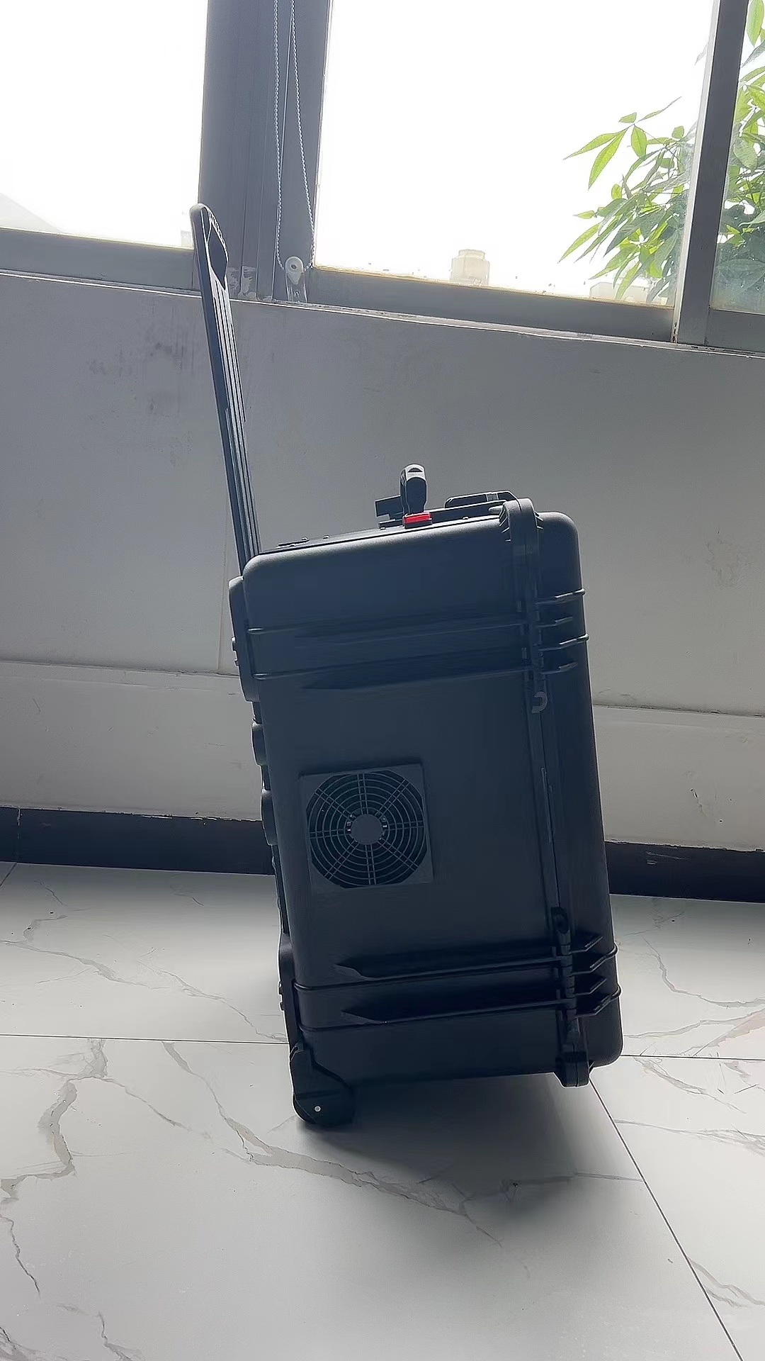 定日手拉箱型移动通信干扰器